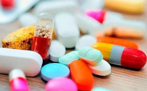 赣州手指上长白斑症状是怎么回事儿呢?